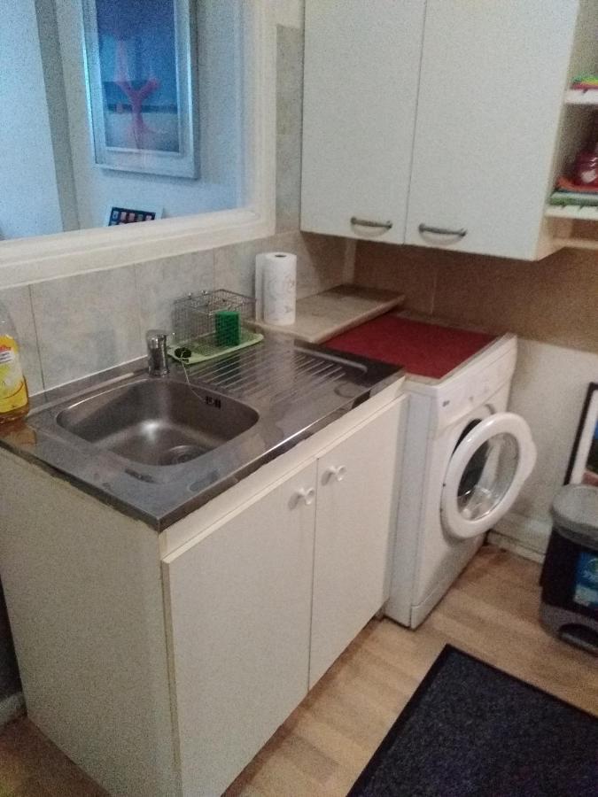 2 Pieces Idealement Placee Dans Le Centre 멍똥 외부 사진
